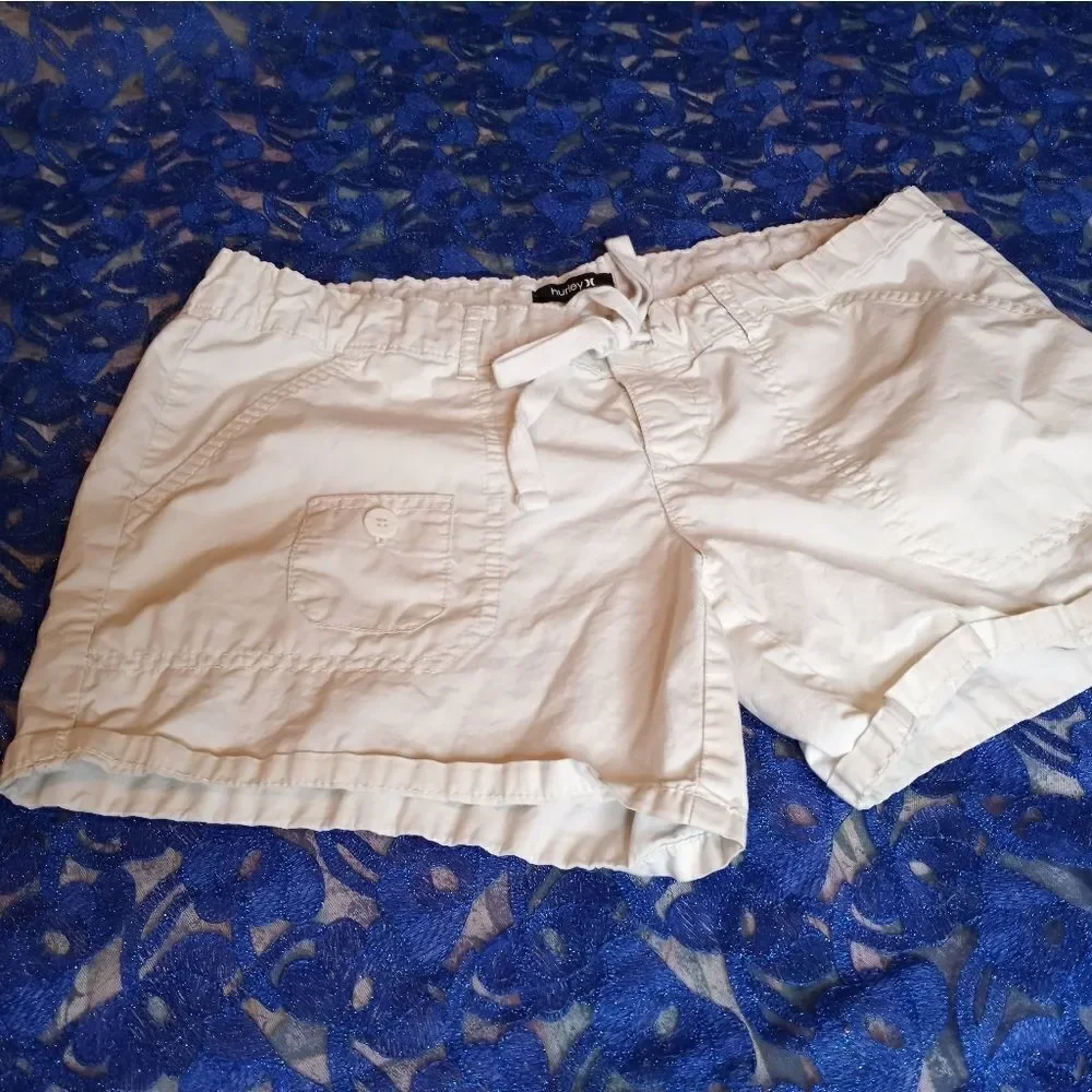 Hurley Women's Shorts Size9 (33-inch waist) 5-Pockets 100%Cotton White Used